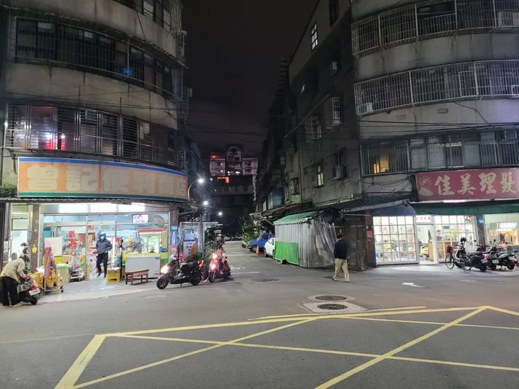 今天晚間6時許，新莊中誠街發生砍人事件。民眾提供