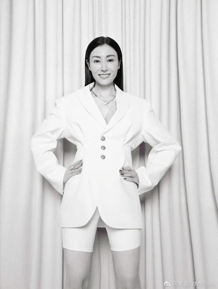 李嘉欣在今年年初病危被送進加護病房搶救48天，現看上去恢復良好。翻攝李嘉欣Michele微博