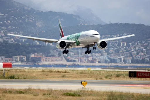 阿聯酋客機疑遭恐怖威脅　戰機護航折返希臘