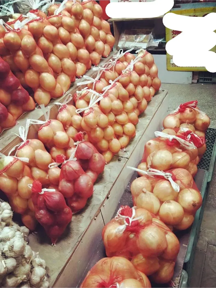 原PO向網友們炫耀的屏東車城「進口洋蔥」。翻攝爆料公社