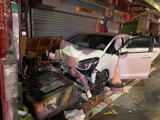 台南變電箱暗夜爆炸 39歲男毒駕肇禍!自己也受傷