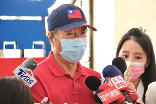 郭台銘現身東門國小!戶籍就是不遷信義區 每次選舉來這投票有原因