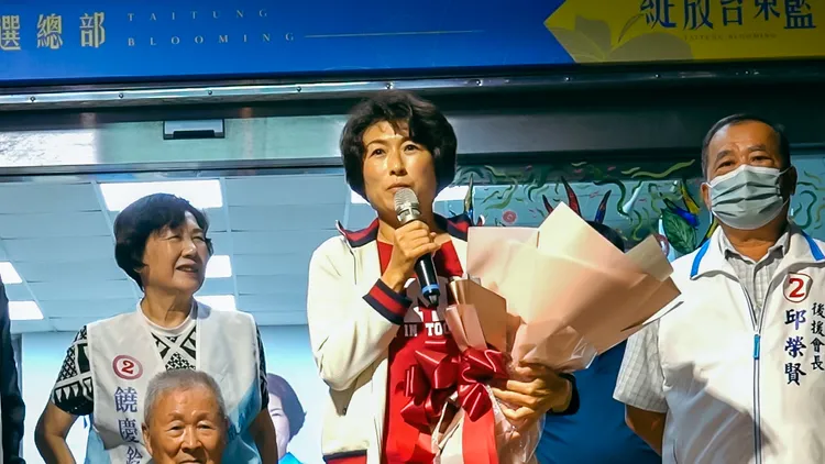 饒慶鈴在勝選感言中表示，他一直將可敬的對手所提政見放在心裡，未來將會不分藍綠與之合作討論，4乘4加倍努力服務台東縣民。古和純攝