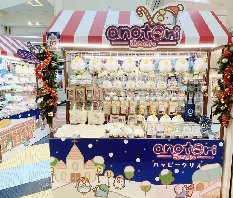 新北中和店市集中開賣近百款「那隻鳥｡」周邊商品。業者提供