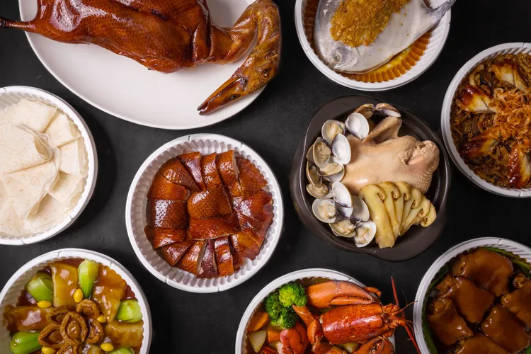 九華樓外帶年菜套餐，6人份1萬2888元。業者提供