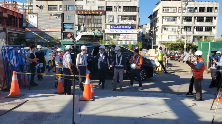 陳其邁今日（11/28）下午3時許來到捷運RK1車站，視察岡山路竹延伸線第一階段工程進度。王勇超攝