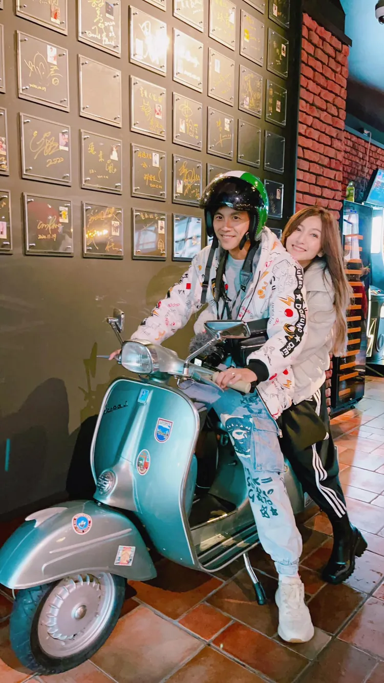 阿翔和老婆Grace。翻攝自Grace臉書