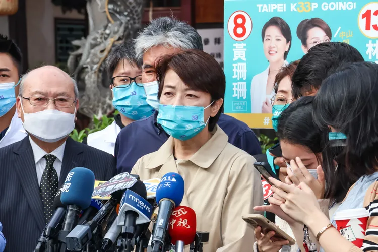 黃珊珊拜訪大龍峒保安宮。趙世平攝