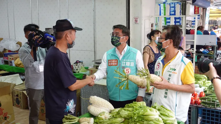 民進黨宜蘭縣長候選人江聰淵扎根基層，力戰對手林姿妙。江聰淵競總提供