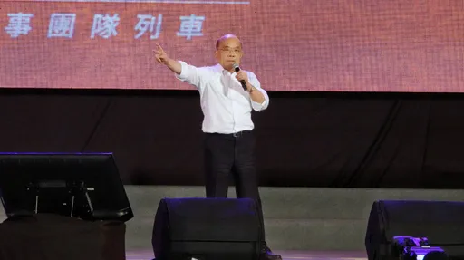 蘇貞昌酸藍營「白天擋美牛、晚上吃美牛」　數度鞠躬拜託人民支持