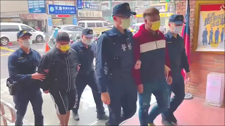 警方依殺人未遂、傷害及妨害秩序等罪，將蔡姓兄弟移送偵辦。警方提供