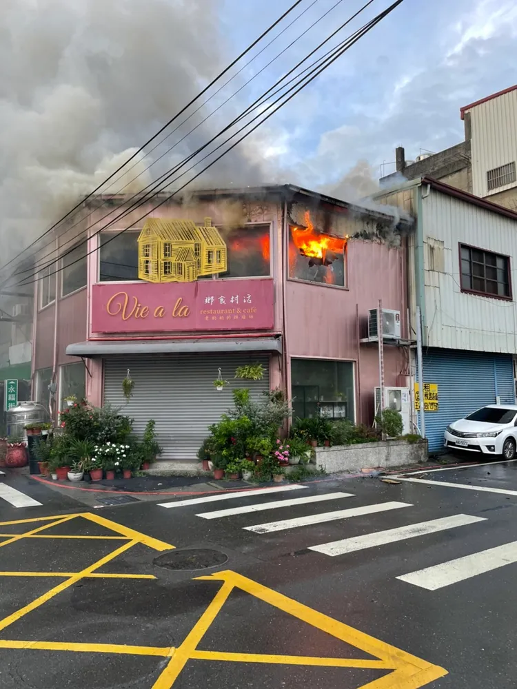 起火的餐廳是彰化市近來知名的人氣名店。民眾提供