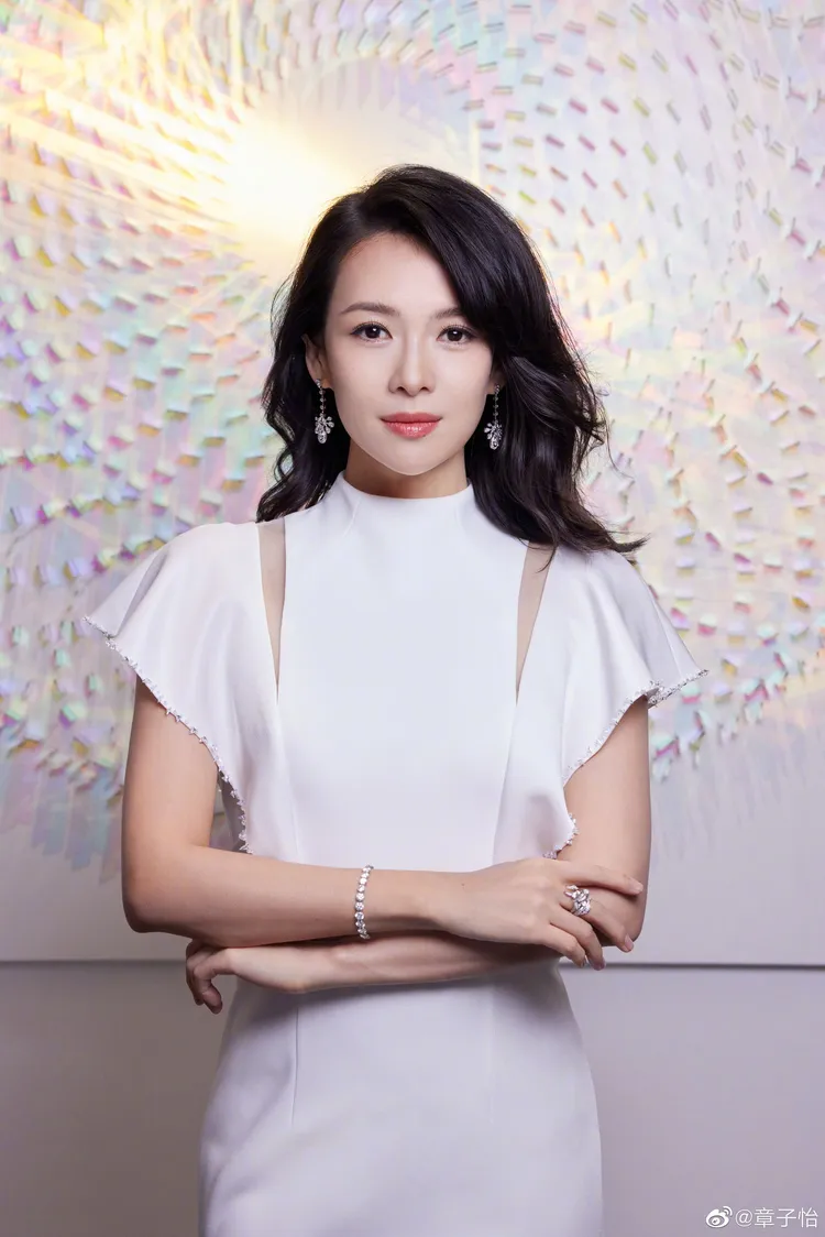 中國女星章子怡於日前出席活動時，選戴了受約瑟芬皇后啟發的Joséphine Aigrette Impériale系列鑽石耳環。翻攝章子怡微博