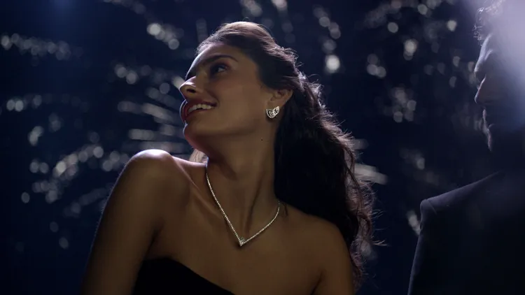 CHAUMET因應歲末佳節時刻推出全新形象廣告。品牌提供