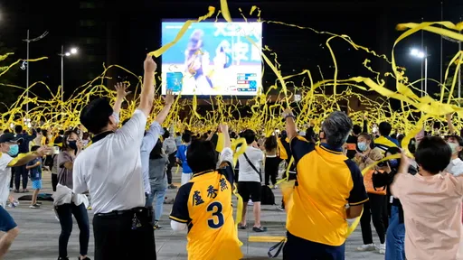 中信兄弟橫掃封王 中市府直播嗨翻!盧秀燕與球迷拋彩帶慶2連霸