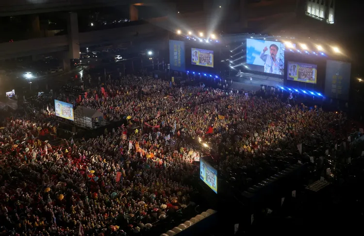 國民黨台北市長候選人蔣萬安的選前之夜現場已喊破5萬人。朱世閎攝