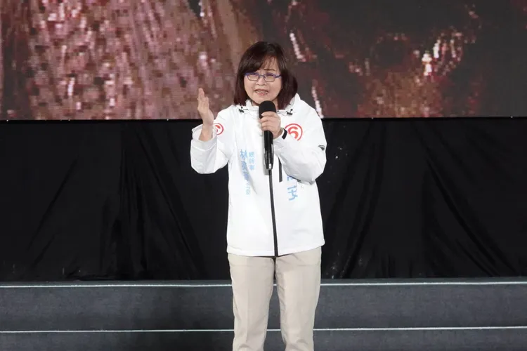 競選總幹事林奕華上台助講。朱世閎攝