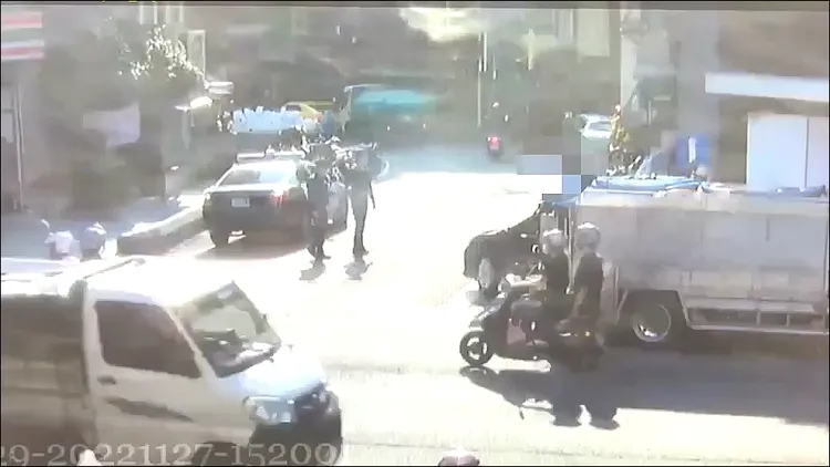 警方獲報到場處理，因調解破裂，周男前往警局提出告訴。警方提供