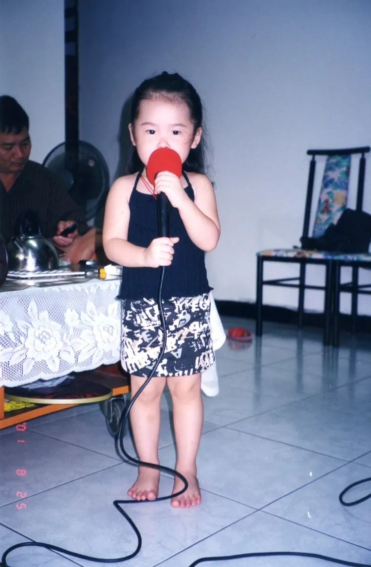 陳紫渝從小就喜歡哼哼唱唱，大學時期在樂團當任主唱。陳紫渝提供