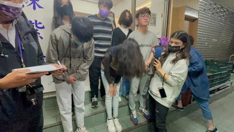 陳紫渝鞠躬道謝大家願意將機會給年輕人。陸運陞攝