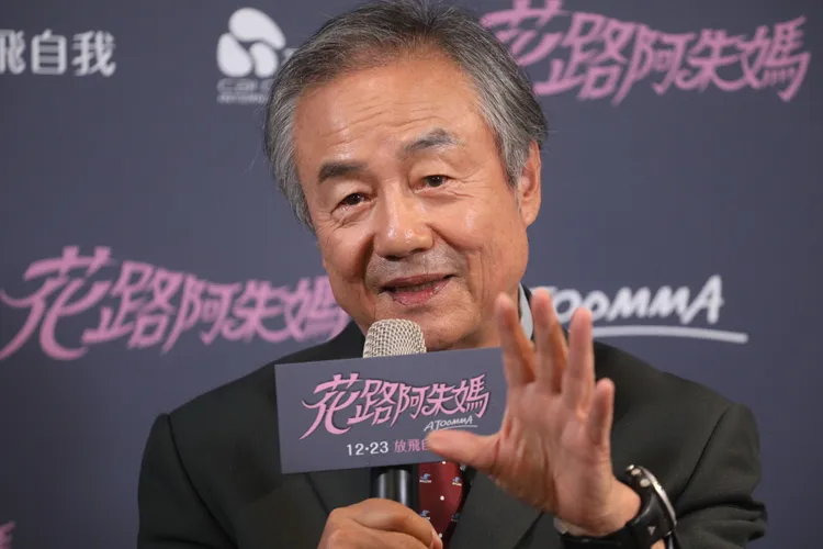 鄭東煥展現親和力。陳明中攝