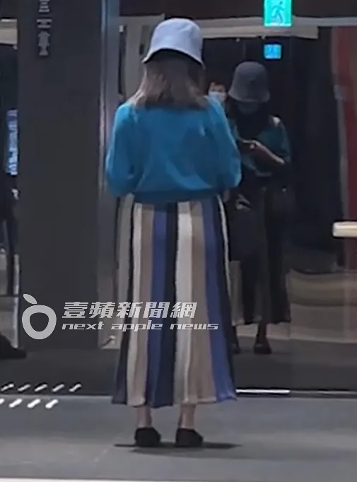 高嘉瑜短暫上演迷航記後，終於到通往晴空餐廳的電梯。特勤中心攝