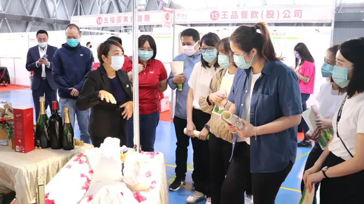 徵才熱絡，媒合率破七成。王志弘攝