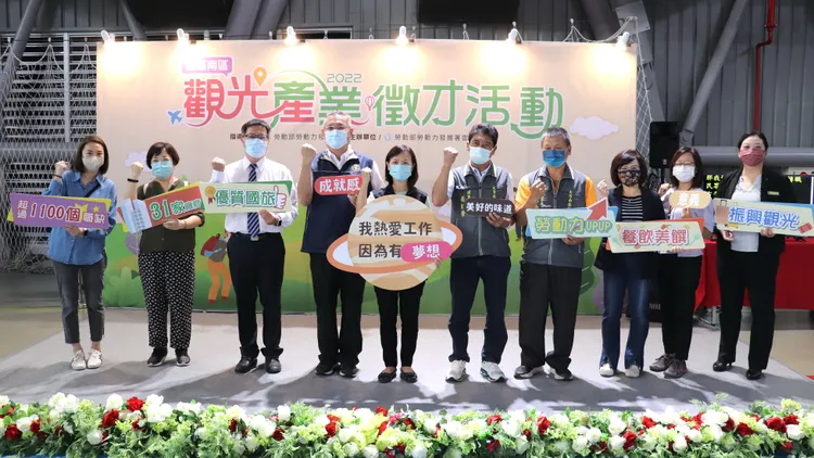 勞動部雲嘉南分署熱鬧揭幕，為民眾打氣。王志弘攝