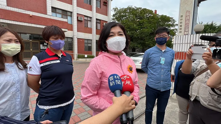 張麗善受訪時說自己誦經禮佛，心情輕鬆穩定。魏嘉良攝