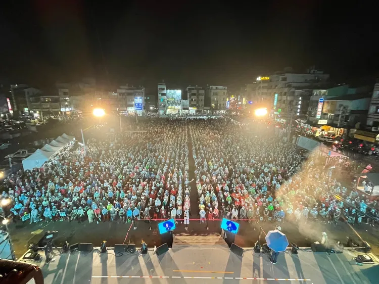 主辦單位宣布，晚間蔡其昌山線大團結晚會，現場湧進上萬名支持者。蔡其昌總部提供