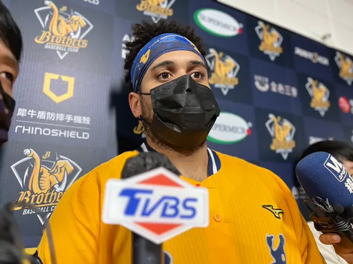 搭配鄭凱文從沒輸過　兄弟洋捕福來喜露出「保拉笑」：帶我去吃晚餐