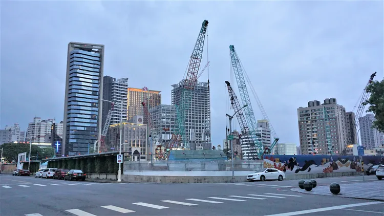 高雄精華區段目前新屋都在挑戰5字頭成交行情。葉家銘攝