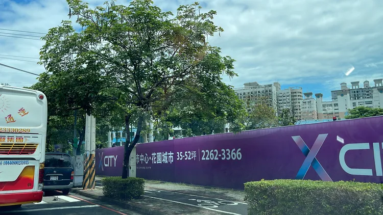 當地指標預售案，房價坐4望5。王鈞生攝