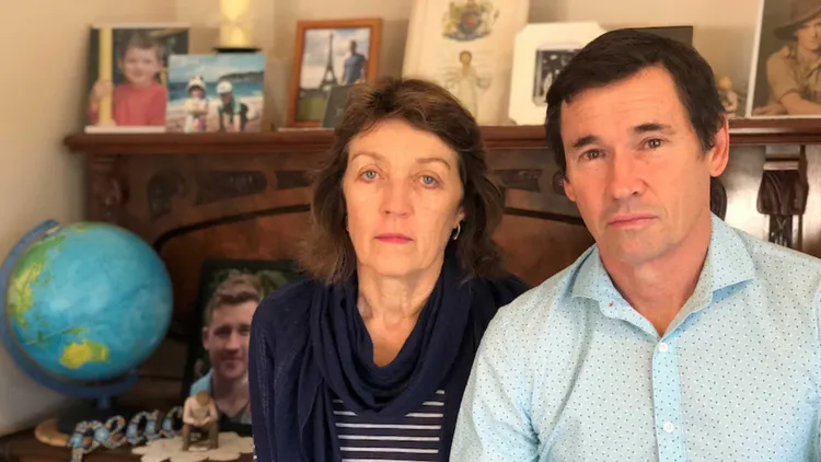 歐布萊恩夫婦看到兒子最後影像，才知道他當天是小跑步趕上飛機。翻攝澳洲ABC新聞