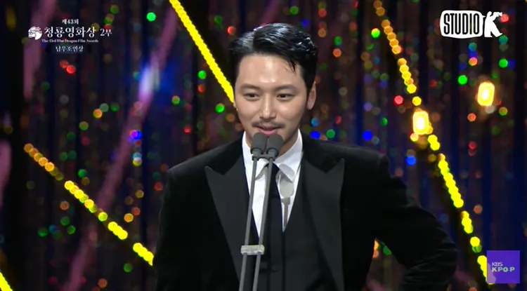 卞約漢以《韓山島海戰》獲得最佳男配角。翻攝ＫＢＳ　ＹＴ