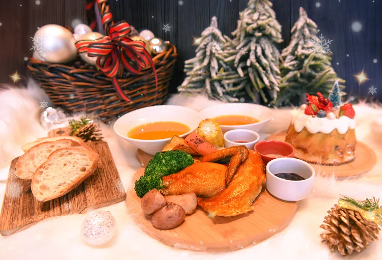 專案每日限量10間，獨家贈價值2388元房客專屬「聖誕禮籃Christmas Hamper」一組。台北新板希爾頓提供