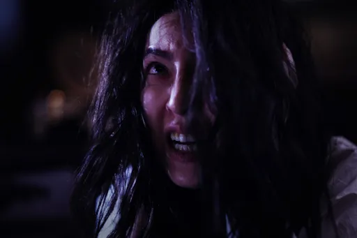 楊謹華單親媽尋走失女兒 惡靈上身面目猙獰闖進Disney+