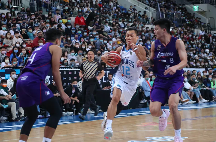 林志傑因傷退場。鄭孟晃攝