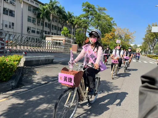 黃捷化身鐵馬女神　率支持者上街：減重班開課啦