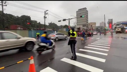 國道1號連2日走山「五堵、汐止」段封閉 新北警部百名警力全力疏導車流