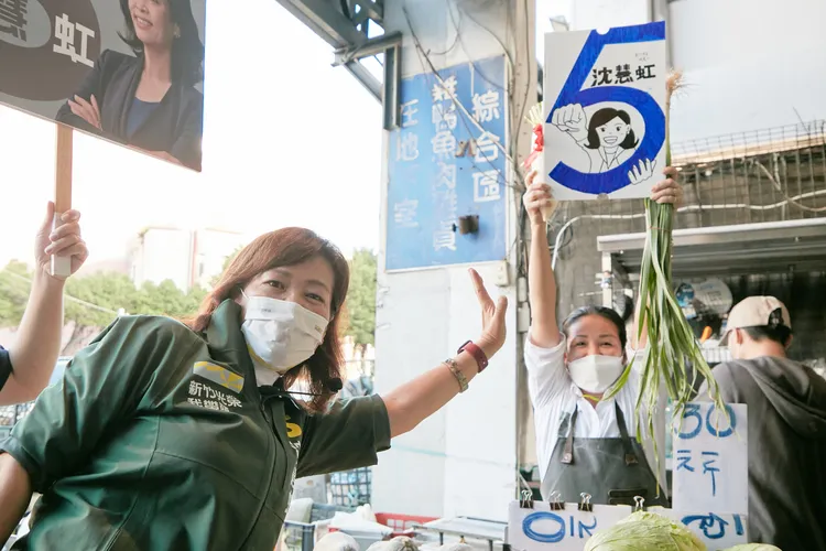 沈慧虹拜票。沈慧虹競辦提供