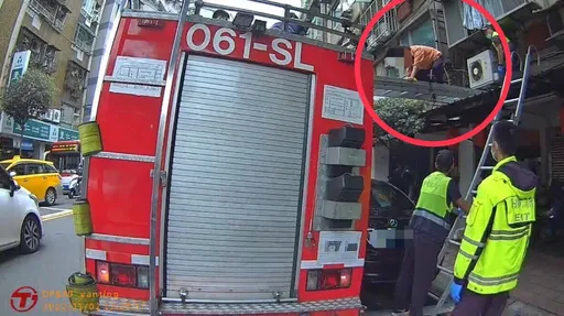 新北男3楼修水管不慎跌入2楼邻居住处　大门反锁向警求救