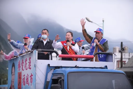 徐榛蔚9萬多票連任今謝票3天感謝支持　Kolas心情平靜天主堂做彌撒