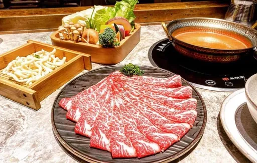 台中七期「最美火鍋店」爆員工偷拍 手機藏馬桶刷架!2女客受害