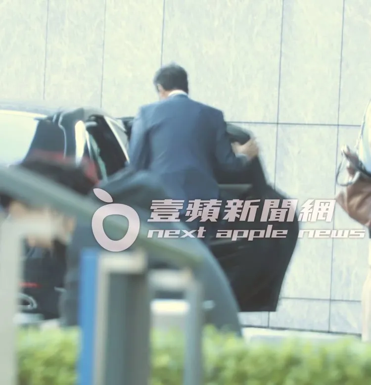 莫約1小時後會議結束，郭台銘最後1個上車離開。特勤中心攝