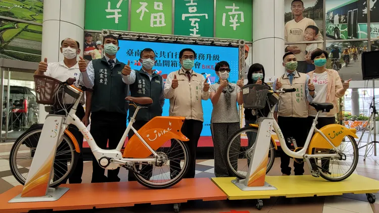黃偉哲今天主持YouBike2.0新品開箱發表會。劉榮輝攝