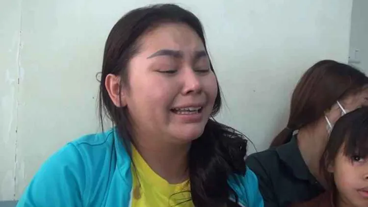 媽媽在醫院淚訴當時情況。翻攝自《Manager Daily》