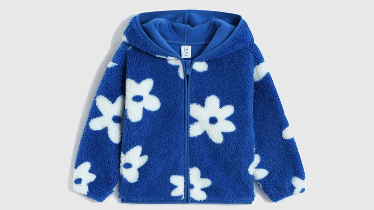 抱抱絨系列女幼童珊瑚絨刷毛拉鍊連帽外套，1499元。品牌提供