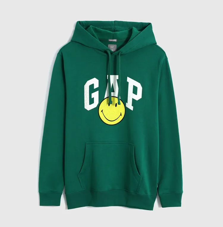 Gap x SMILEY男款綠色Logo連帽T恤，2299元。品牌提供
