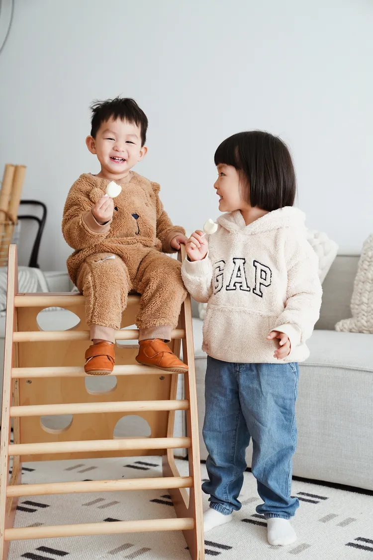 抱抱絨系列童裝讓孩童變身「熊小孩」。品牌提供